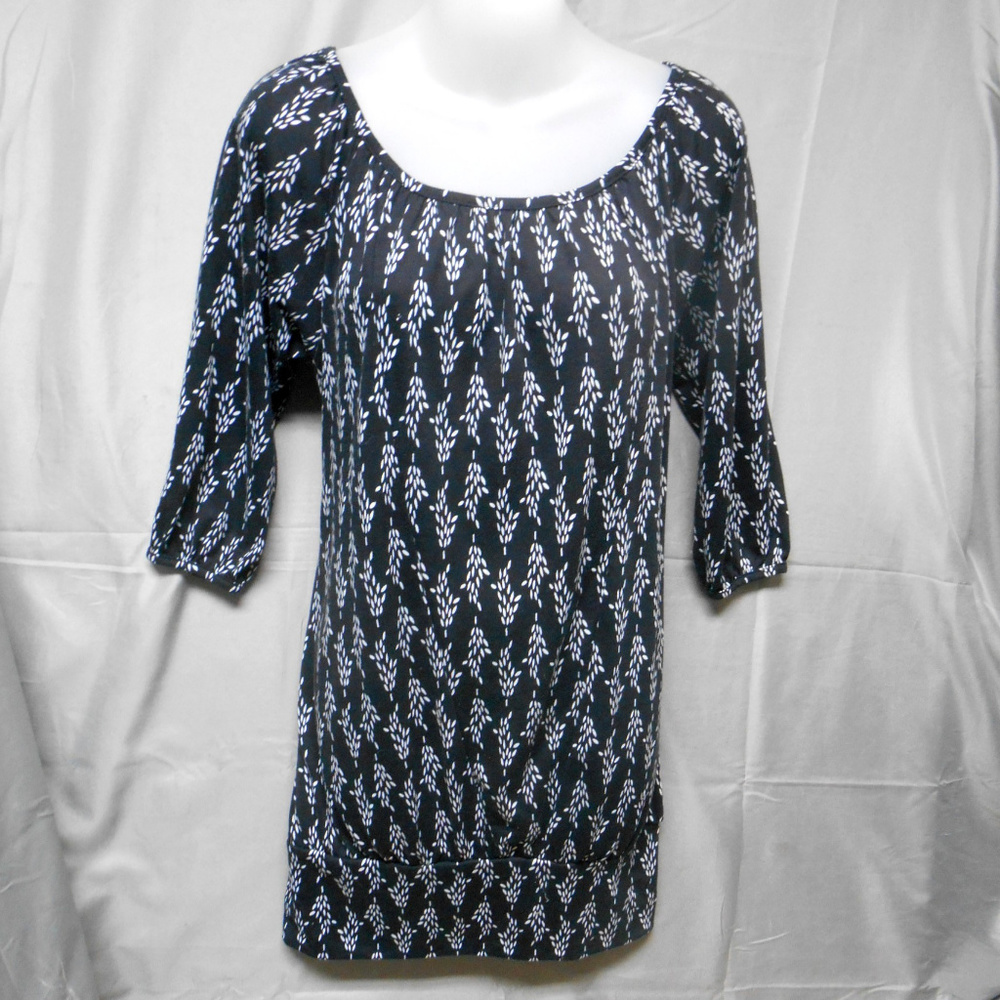 Lux black with white design top M
